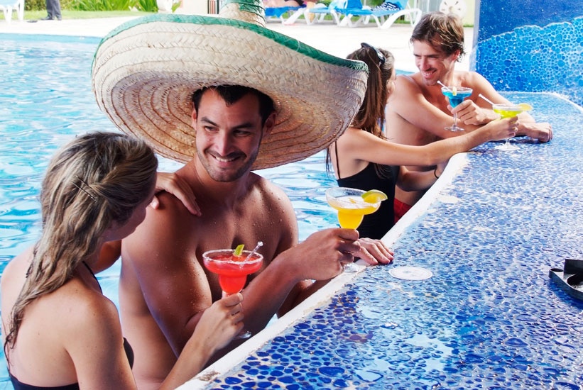SIRENA Swim-up Bar