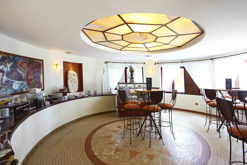 SELECT CLUB OCEANFRONT CLUBHOUSE