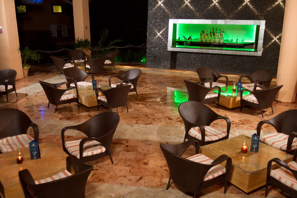 THEATER BAR
